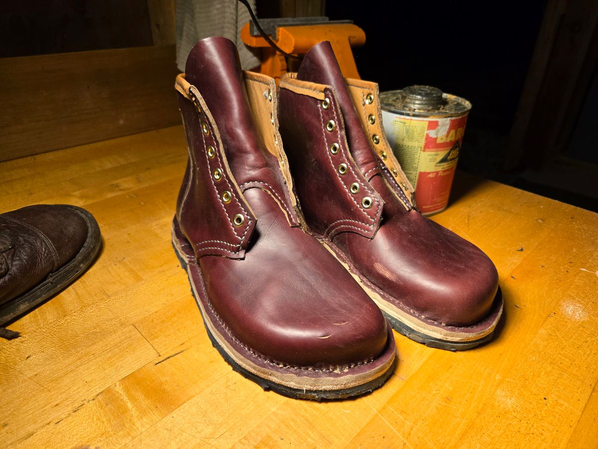 Photo by Amess923 on May 21, 2025 of the Self-Made Barefoot Boot in Horween Burgundy Chromexcel.