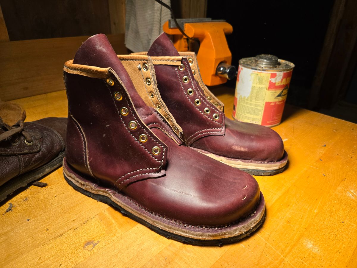 Photo by Amess923 on May 21, 2025 of the Self-Made Barefoot Boot in Horween Burgundy Chromexcel.