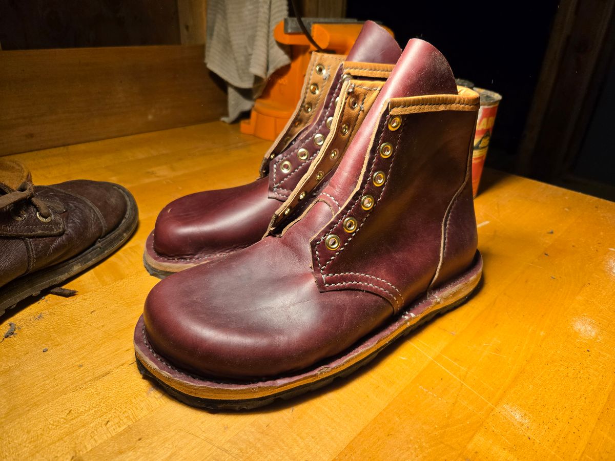Photo by Amess923 on May 21, 2025 of the Self-Made Barefoot Boot in Horween Burgundy Chromexcel.