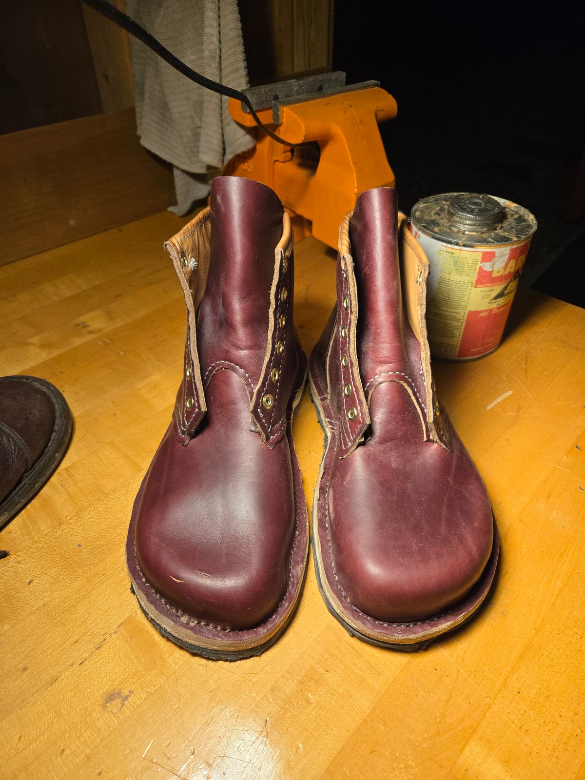 Photo by Amess923 on May 21, 2025 of the Self-Made Barefoot Boot in Horween Burgundy Chromexcel.