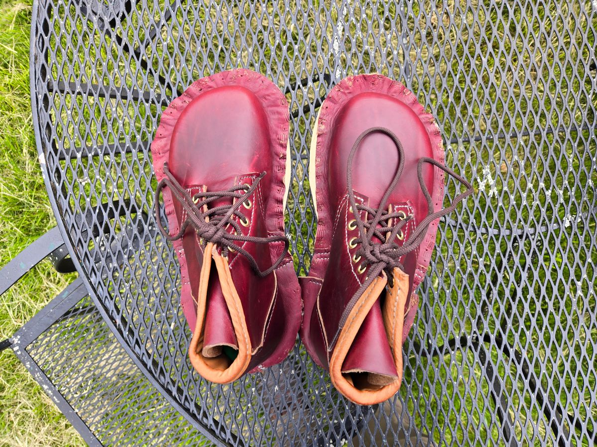 Photo by Amess923 on May 19, 2025 of the Self-Made Barefoot Boot in Horween Burgundy Chromexcel.