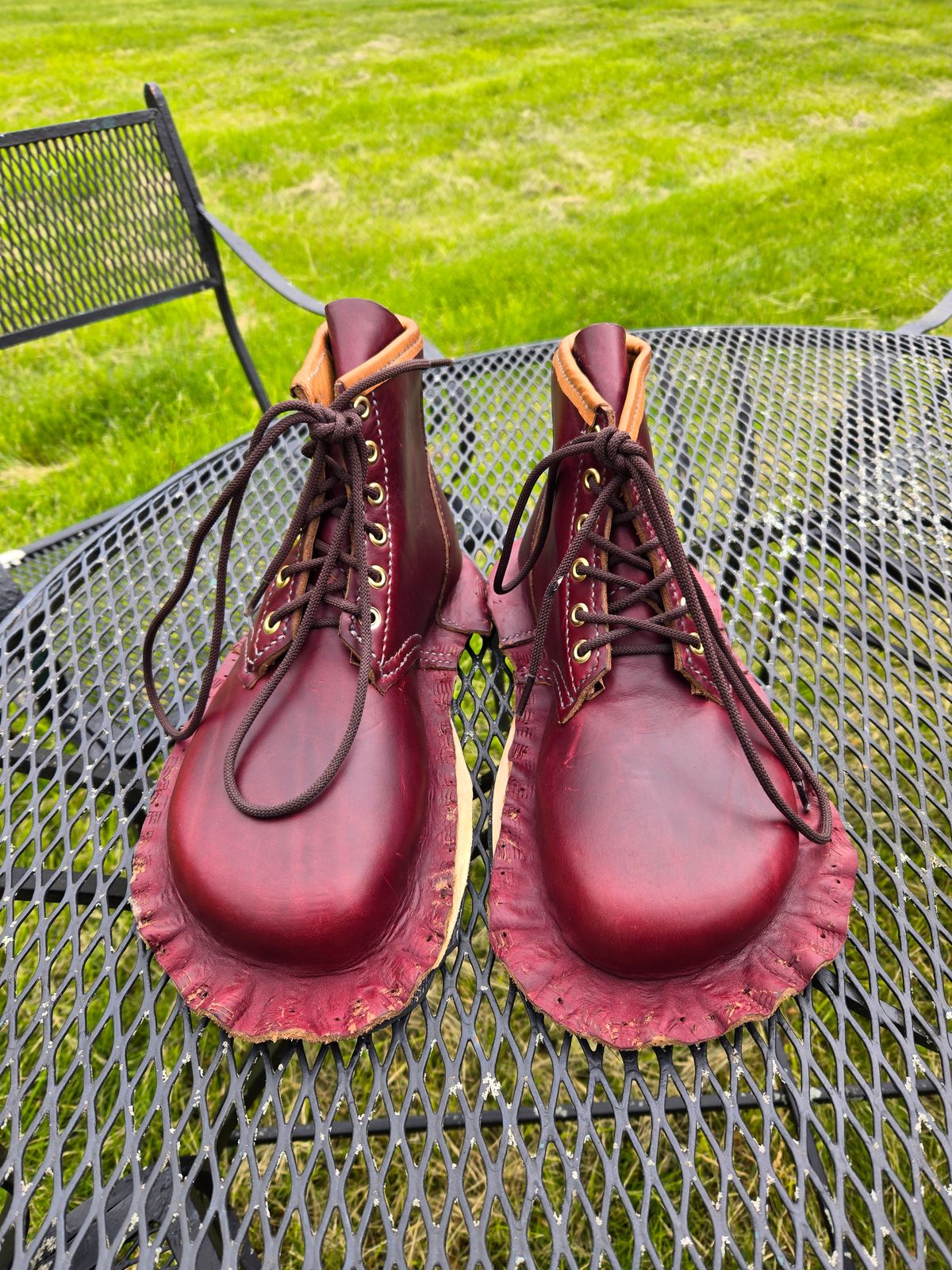 Photo by Amess923 on May 19, 2025 of the Self-Made Barefoot Boot in Horween Burgundy Chromexcel.