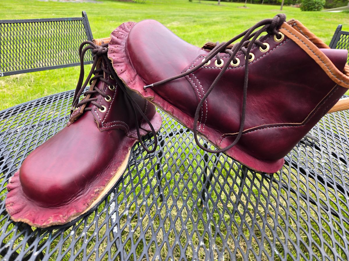 Photo by Amess923 on May 19, 2025 of the Self-Made Barefoot Boot in Horween Burgundy Chromexcel.