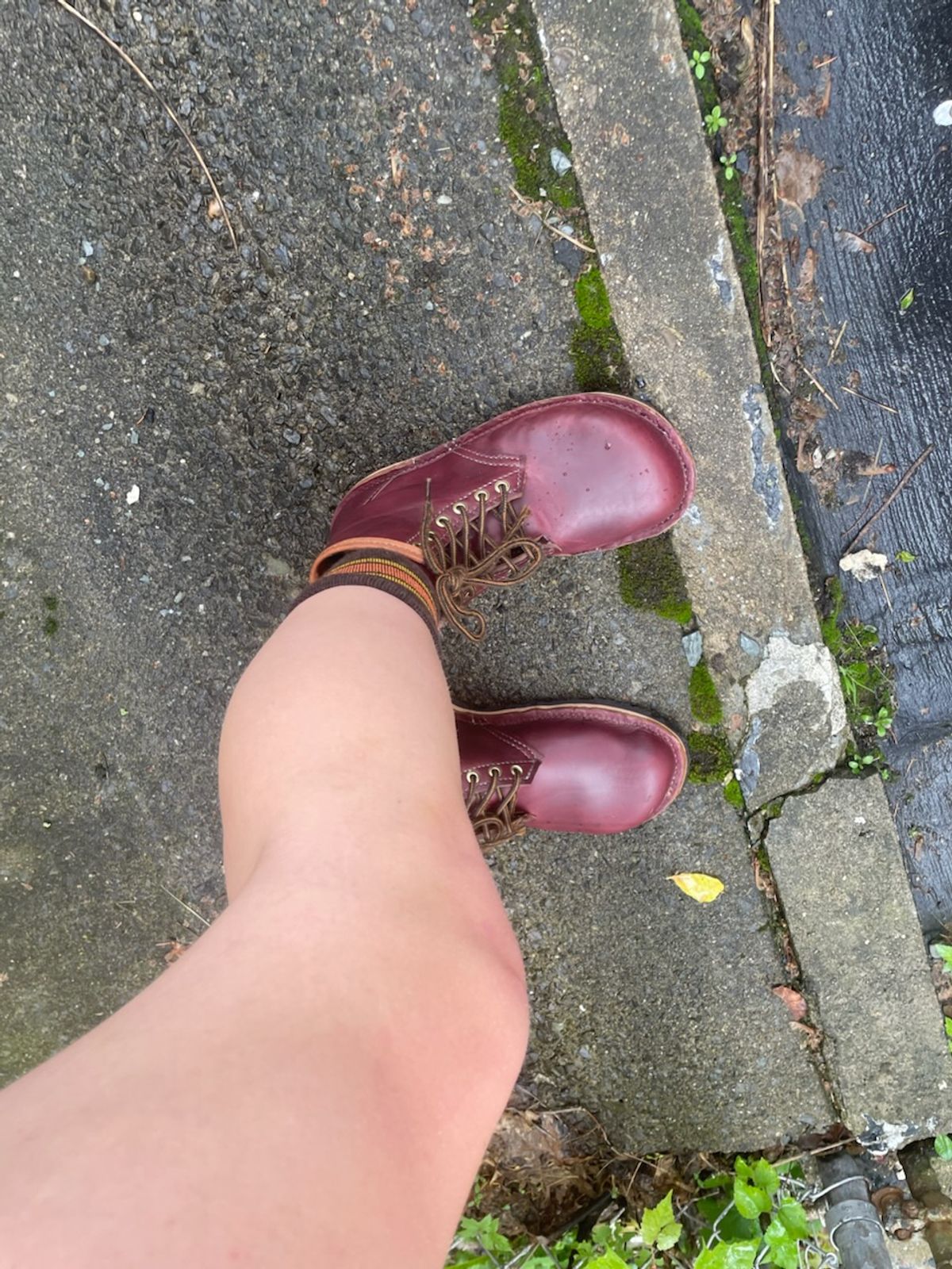 Photo by Amess923 on June 11, 2025 of the Self-Made Barefoot Boot in Horween Burgundy Chromexcel.