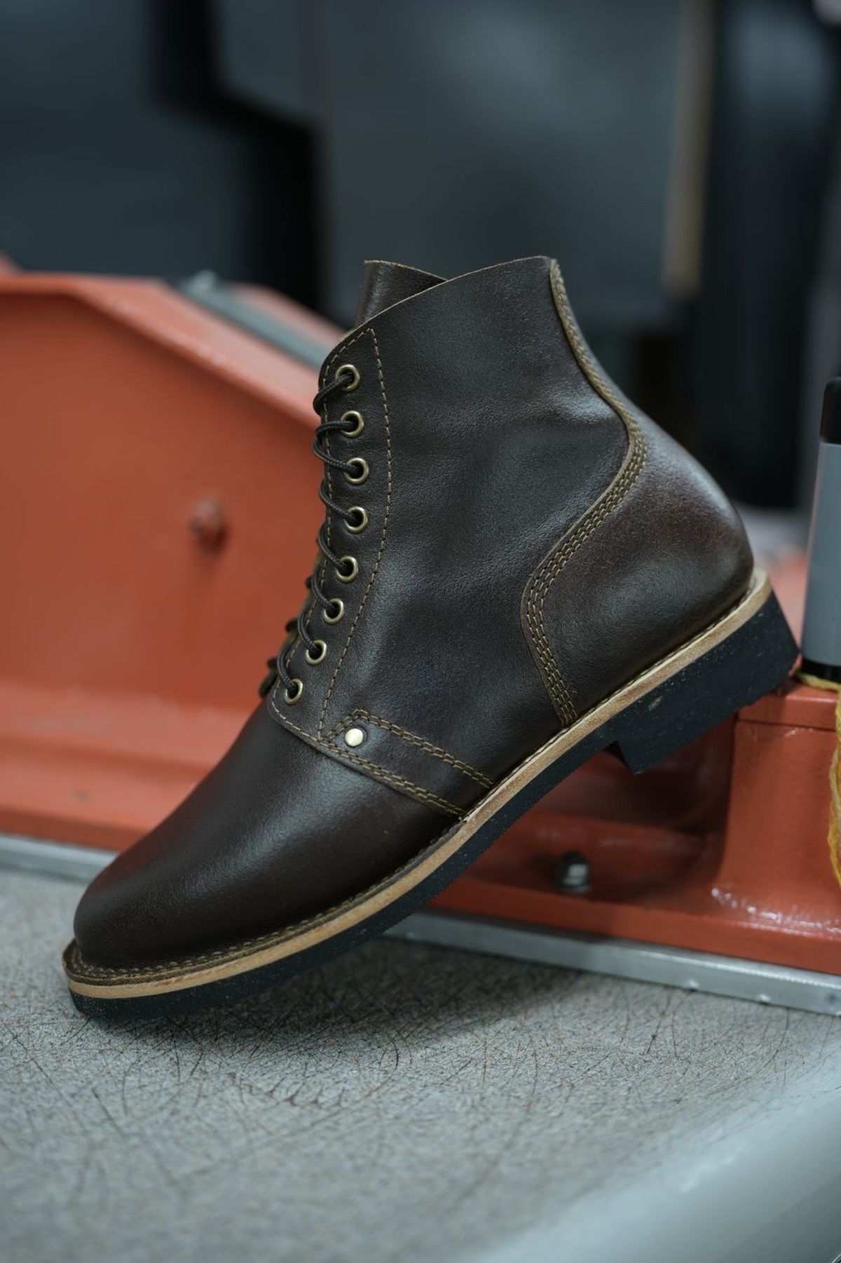 Photo by heritagefanatic on March 7, 2025 of the Craft & Glory Prototype Service Boot in Horween Cinnamon Waxed Flesh.