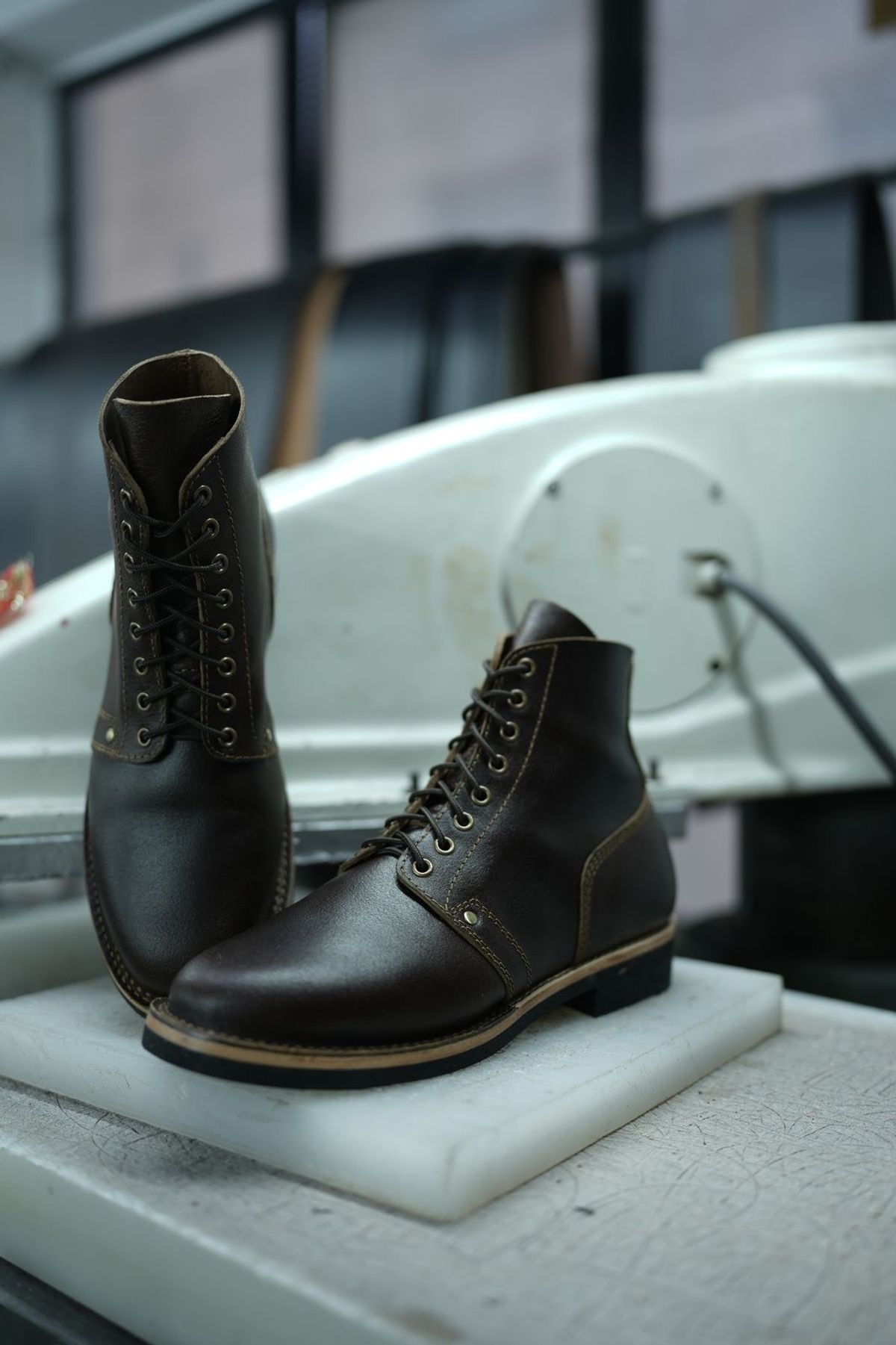 Photo by heritagefanatic on March 7, 2025 of the Craft & Glory Prototype Service Boot in Horween Cinnamon Waxed Flesh.