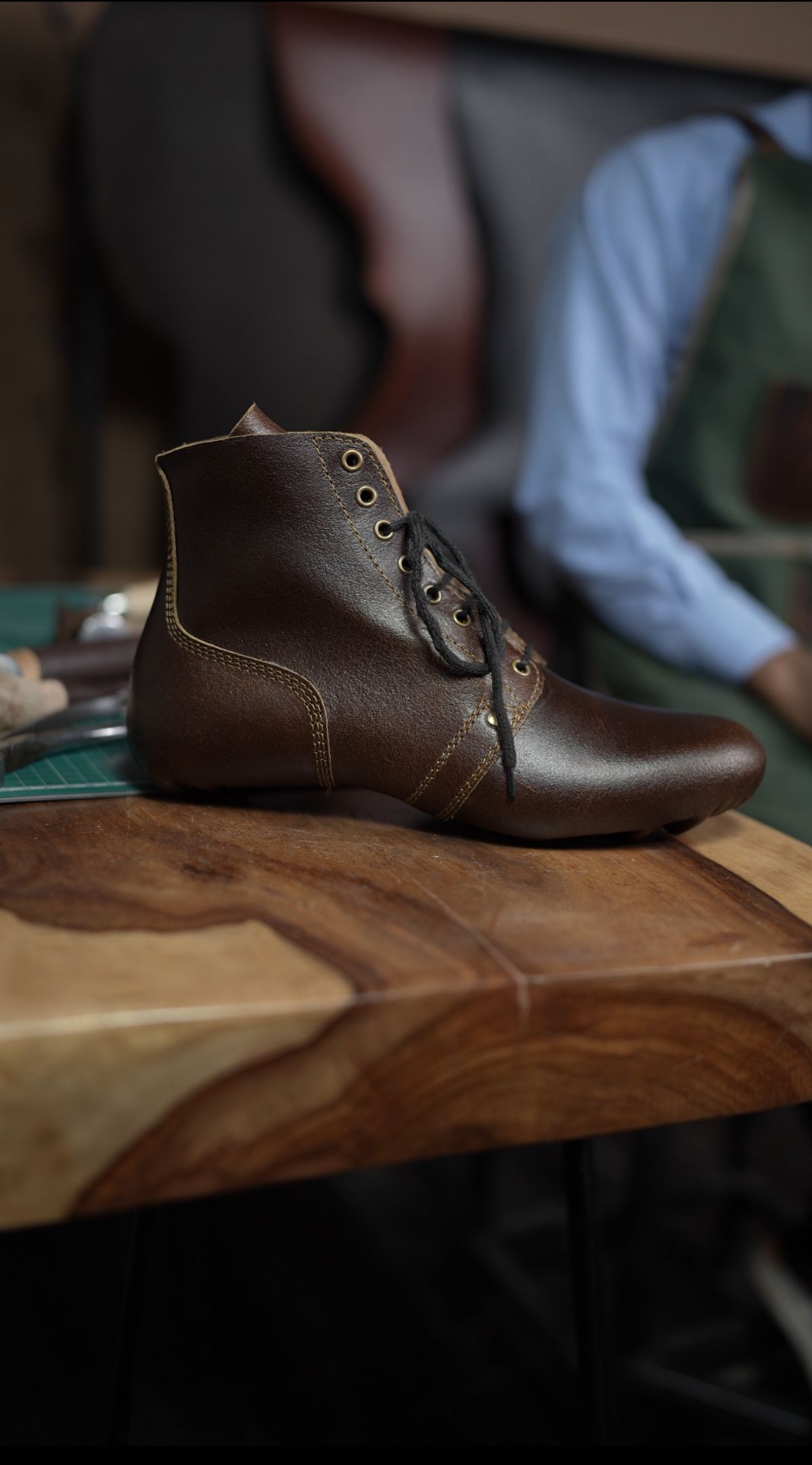 Photo by heritagefanatic on March 19, 2025 of the Craft & Glory Prototype Service Boot in Horween Cinnamon Waxed Flesh.