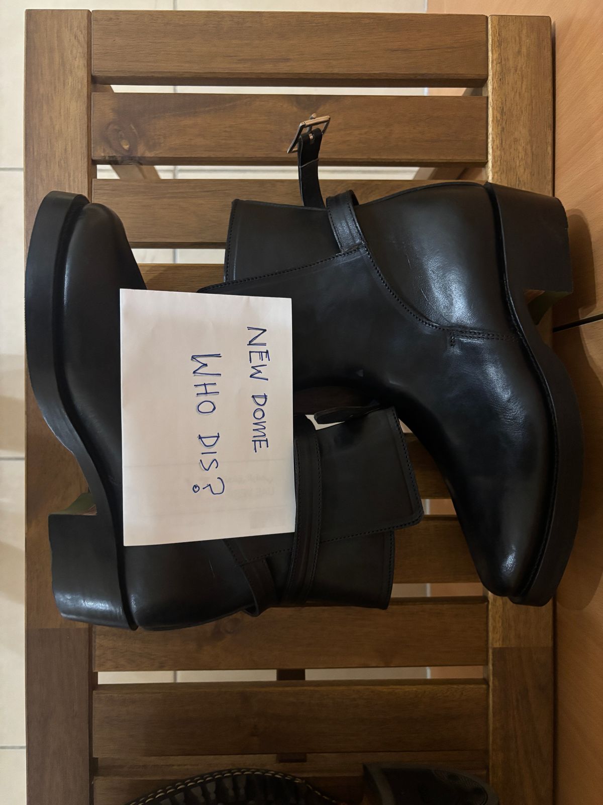 Photo by Cafeselfiedude on October 4, 2025 of the Cruxdeluxe Dark’n Stormy Horsebutt Jodhpurs (Guidi) in Guidi Black Horsehide.