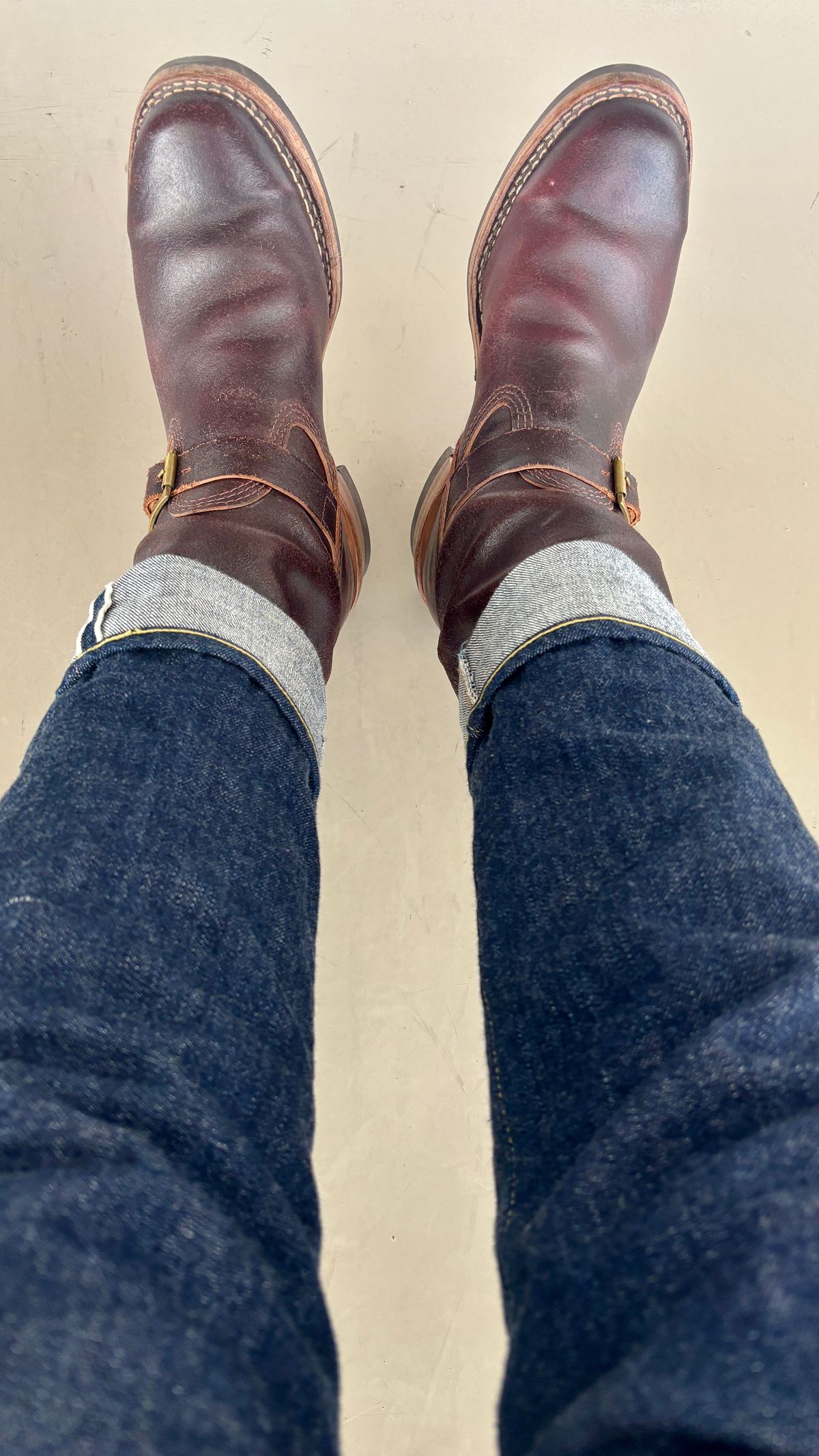Photo by Cafeselfiedude on August 20, 2025 of the Wesco Mister Lou in Horween Burgundy Waxed flesh.