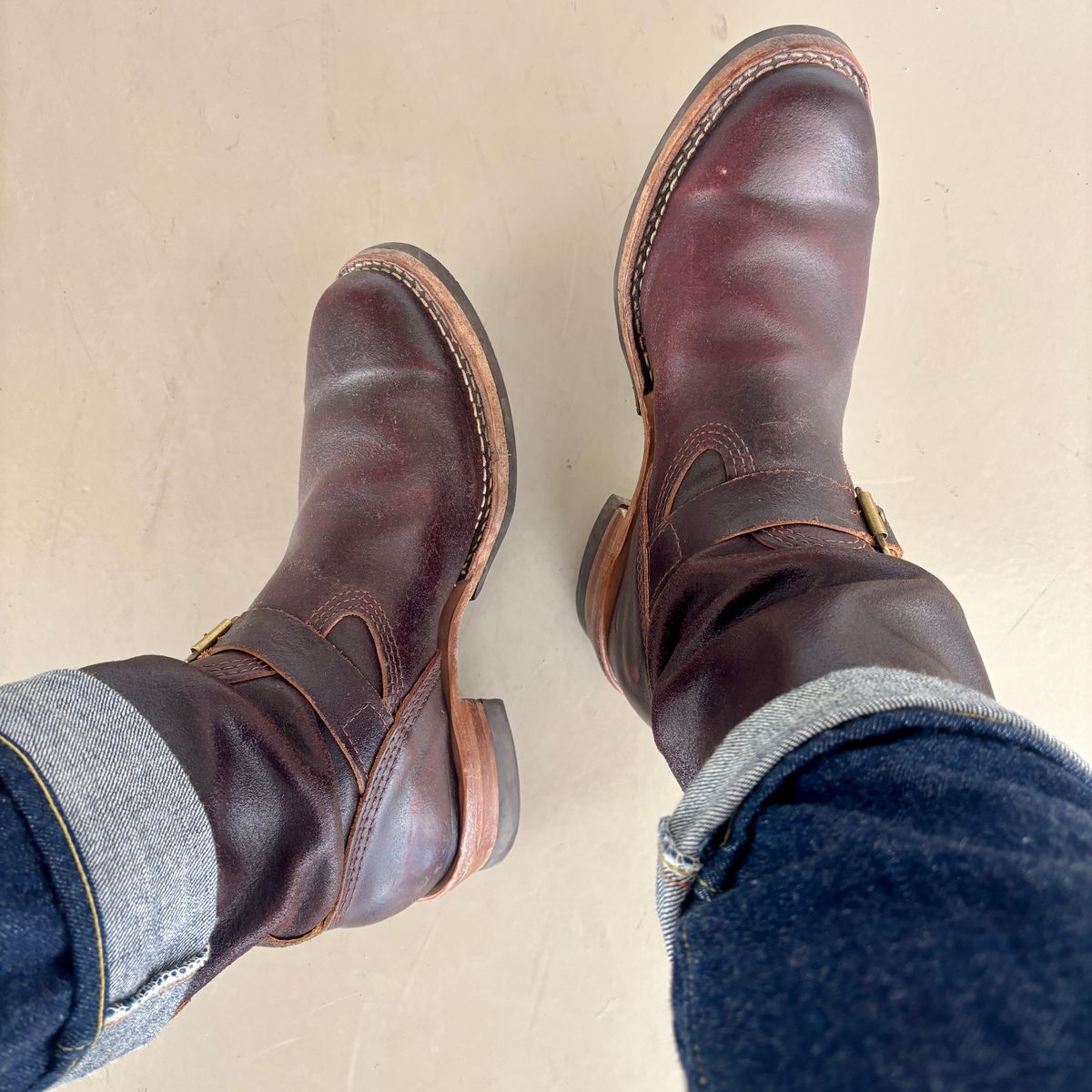 Photo by Cafeselfiedude on August 20, 2025 of the Wesco Mister Lou in Horween Burgundy Waxed flesh.