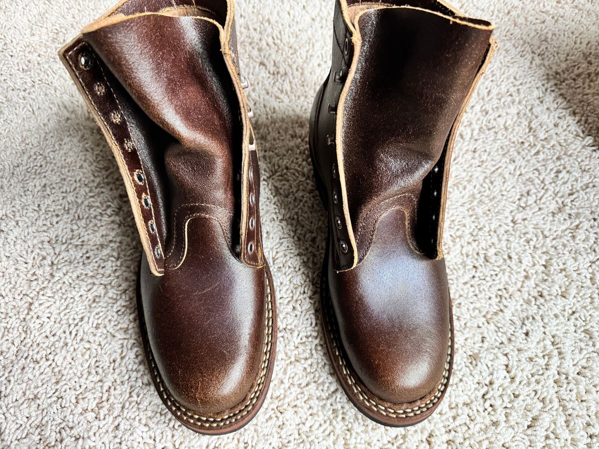 Photo by danielc on December 27, 2024 of the White's 350 Cruiser in Horween Cinnamon Waxed Flesh.