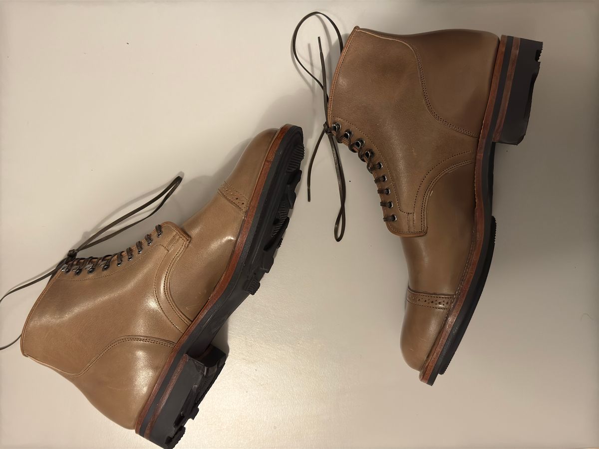 Photo by Pedro on January 6, 2025 of the Viberg Service Boot BCT in Maryam Taupe TPR Horsebutt.