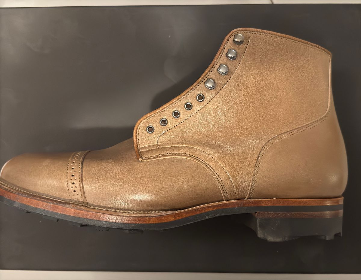 Photo by Pedro on January 6, 2025 of the Viberg Service Boot BCT in Maryam Taupe TPR Horsebutt.
