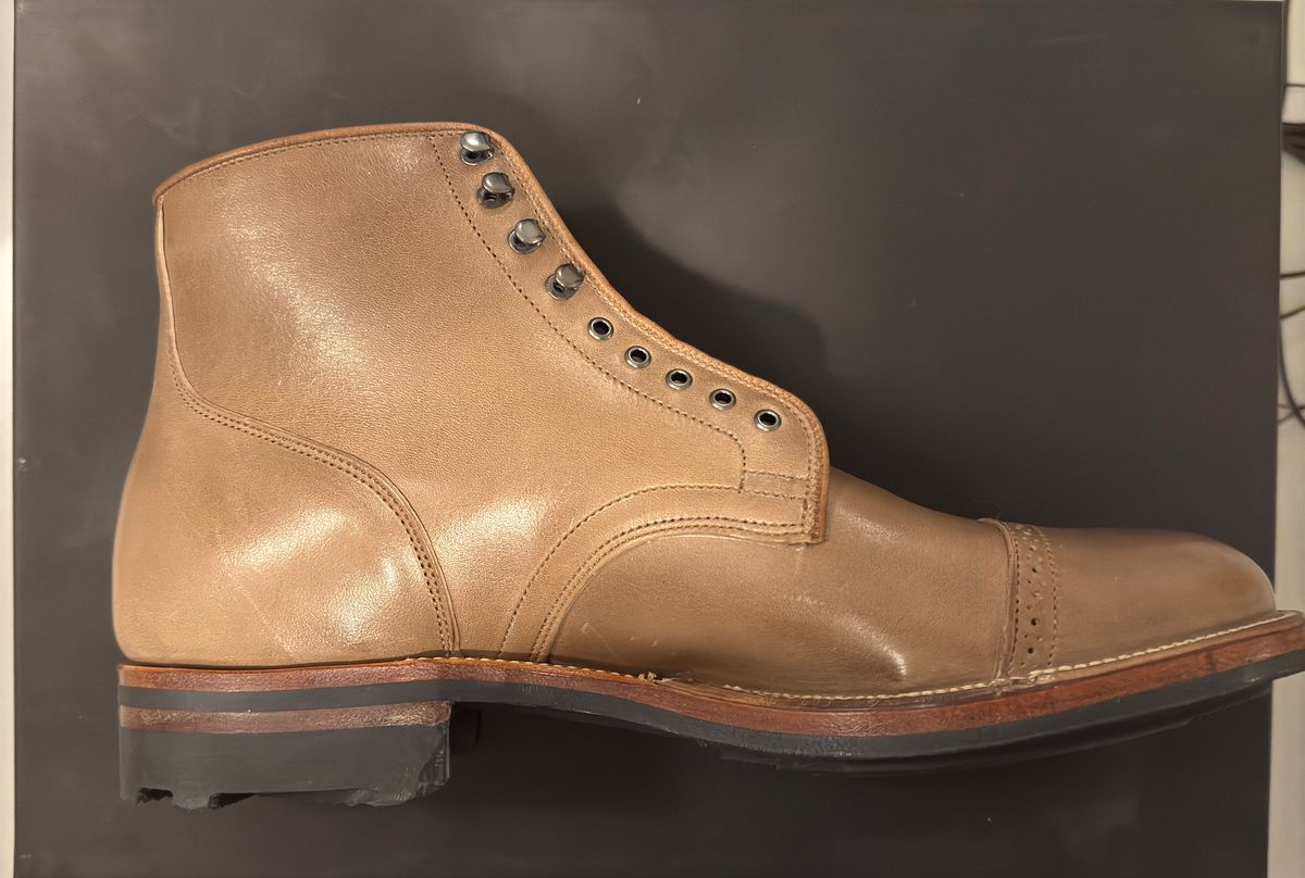 Photo by Pedro on January 6, 2025 of the Viberg Service Boot BCT in Maryam Taupe TPR Horsebutt.