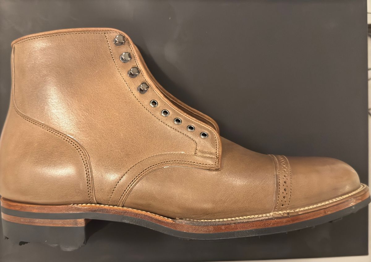 Photo by Pedro on January 6, 2025 of the Viberg Service Boot BCT in Maryam Taupe TPR Horsebutt.