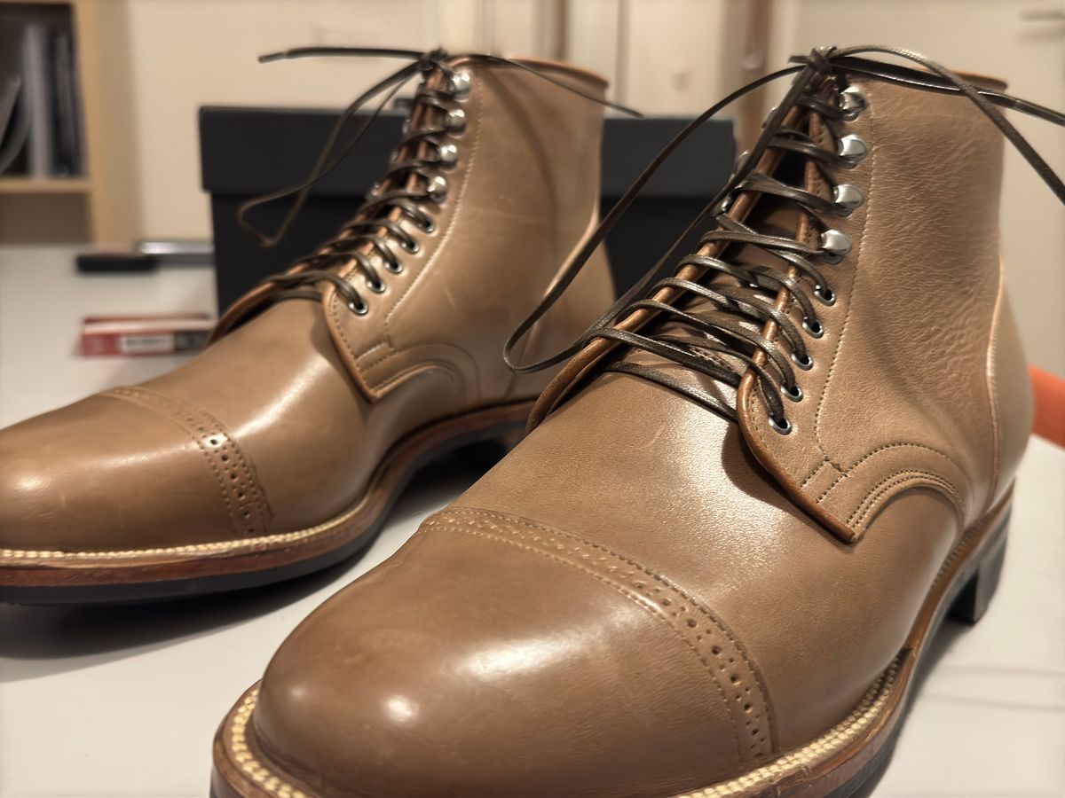 Photo by Pedro on January 6, 2025 of the Viberg Service Boot BCT in Maryam Taupe TPR Horsebutt.