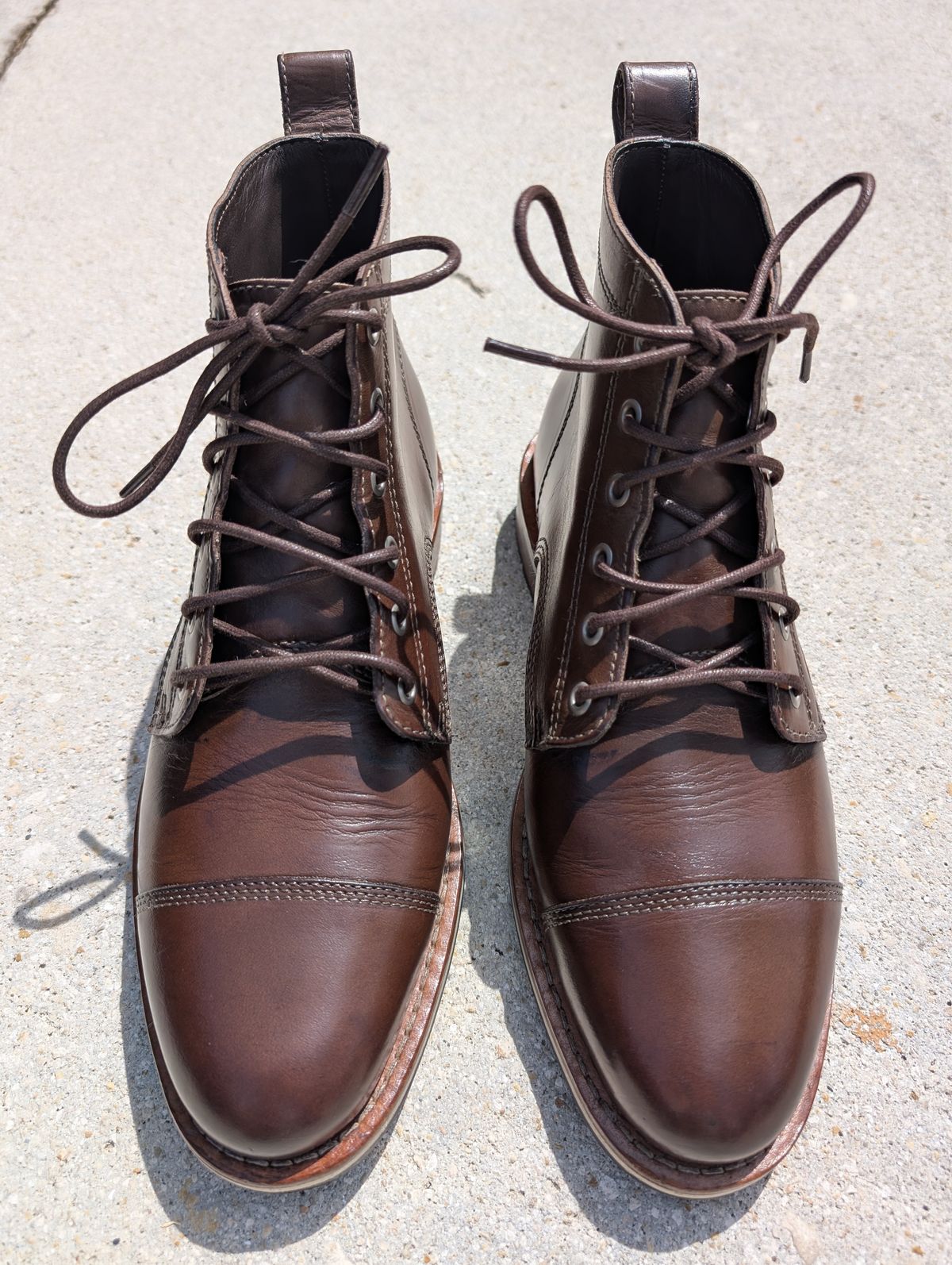 Photo by lemonpeak on March 22, 2025 of the HELM Boots The Hollis in Krumenauer Olive.