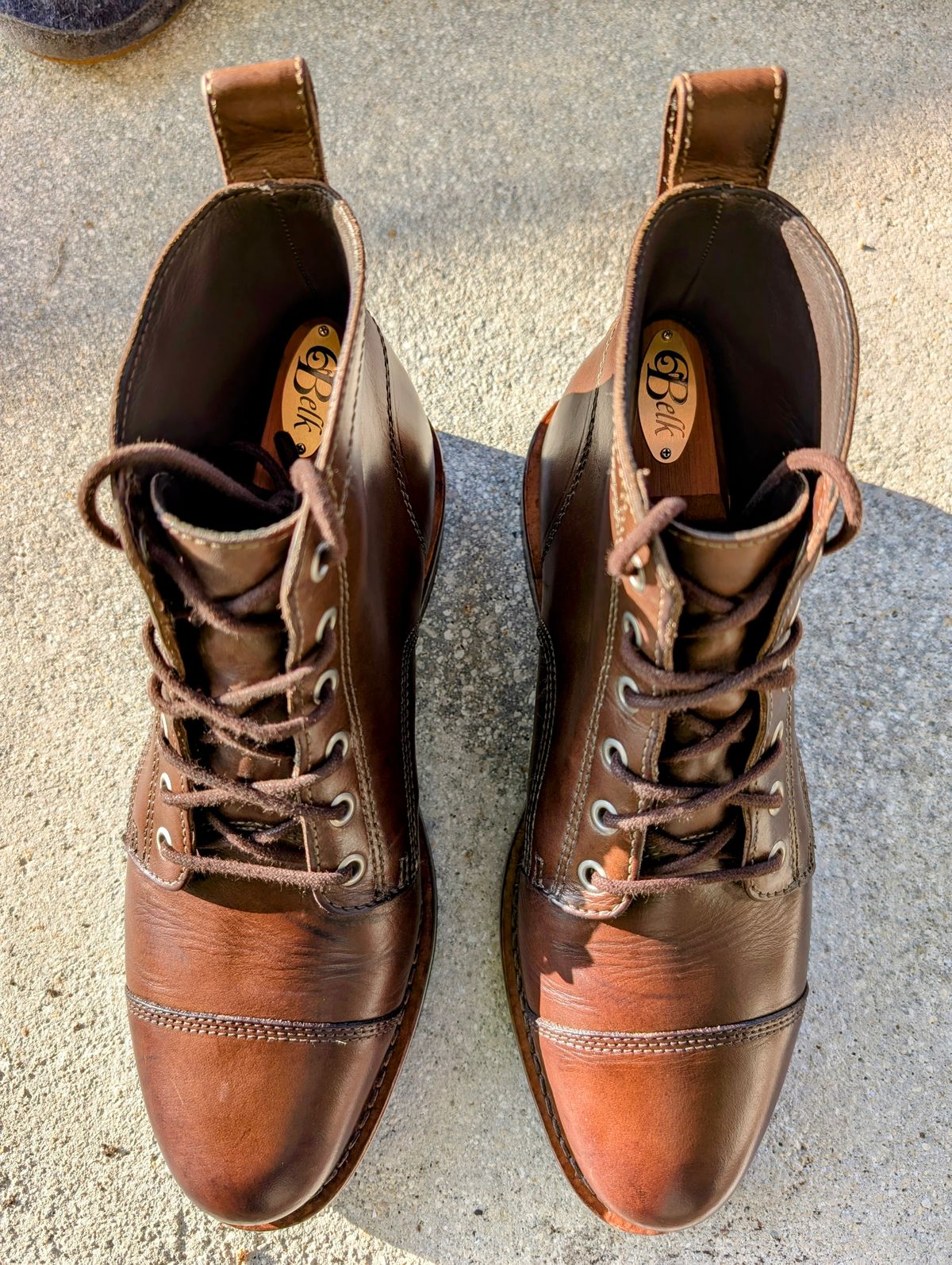 Photo by lemonpeak on May 21, 2025 of the HELM Boots The Hollis in Krumenauer Olive.
