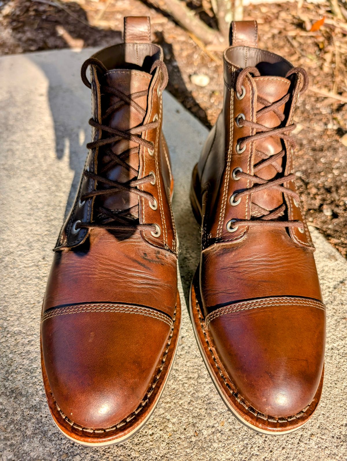 Photo by lemonpeak on May 20, 2025 of the HELM Boots The Hollis in Krumenauer Olive.