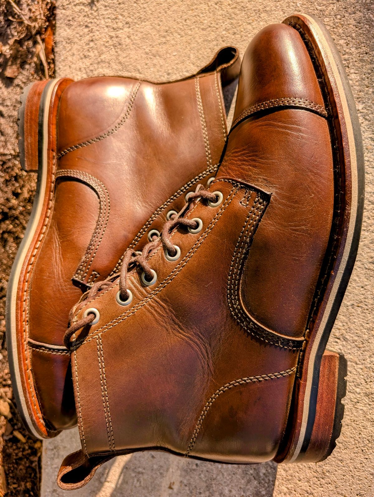 Photo by lemonpeak on May 20, 2025 of the HELM Boots The Hollis in Krumenauer Olive.