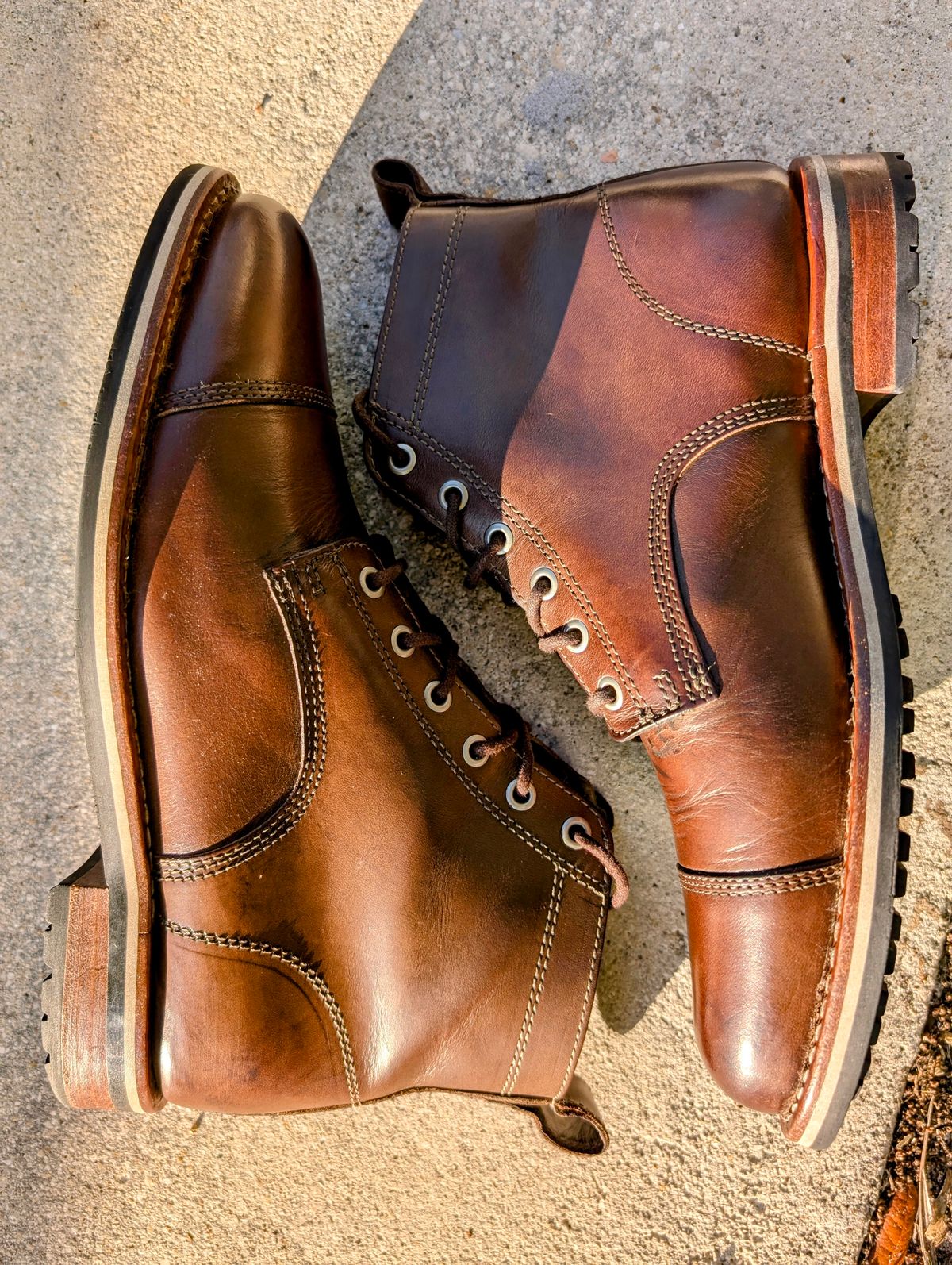 Photo by lemonpeak on May 20, 2025 of the HELM Boots The Hollis in Krumenauer Olive.