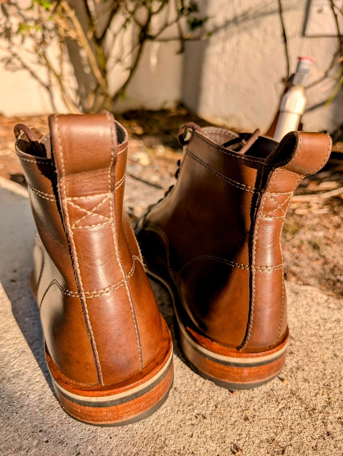 Photo by lemonpeak on May 20, 2025 of the HELM Boots The Hollis in Krumenauer Olive.