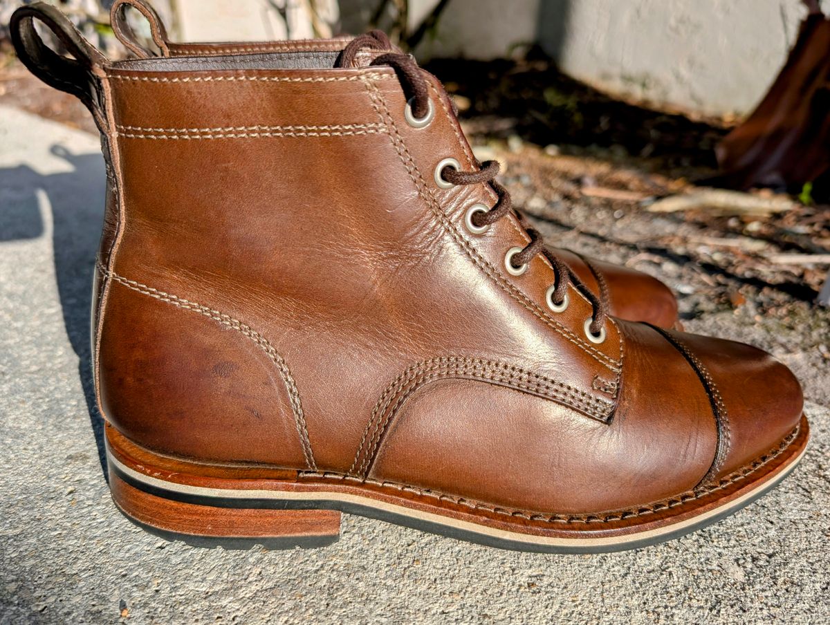 Photo by lemonpeak on May 20, 2025 of the HELM Boots The Hollis in Krumenauer Olive.