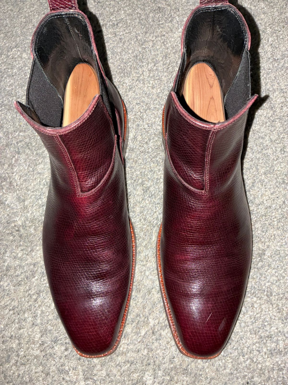 Photo by AmericanFlo on June 25, 2026 of the Blkbrd Shoemaker Destrier in Horween Burgundy Hatchgrain.