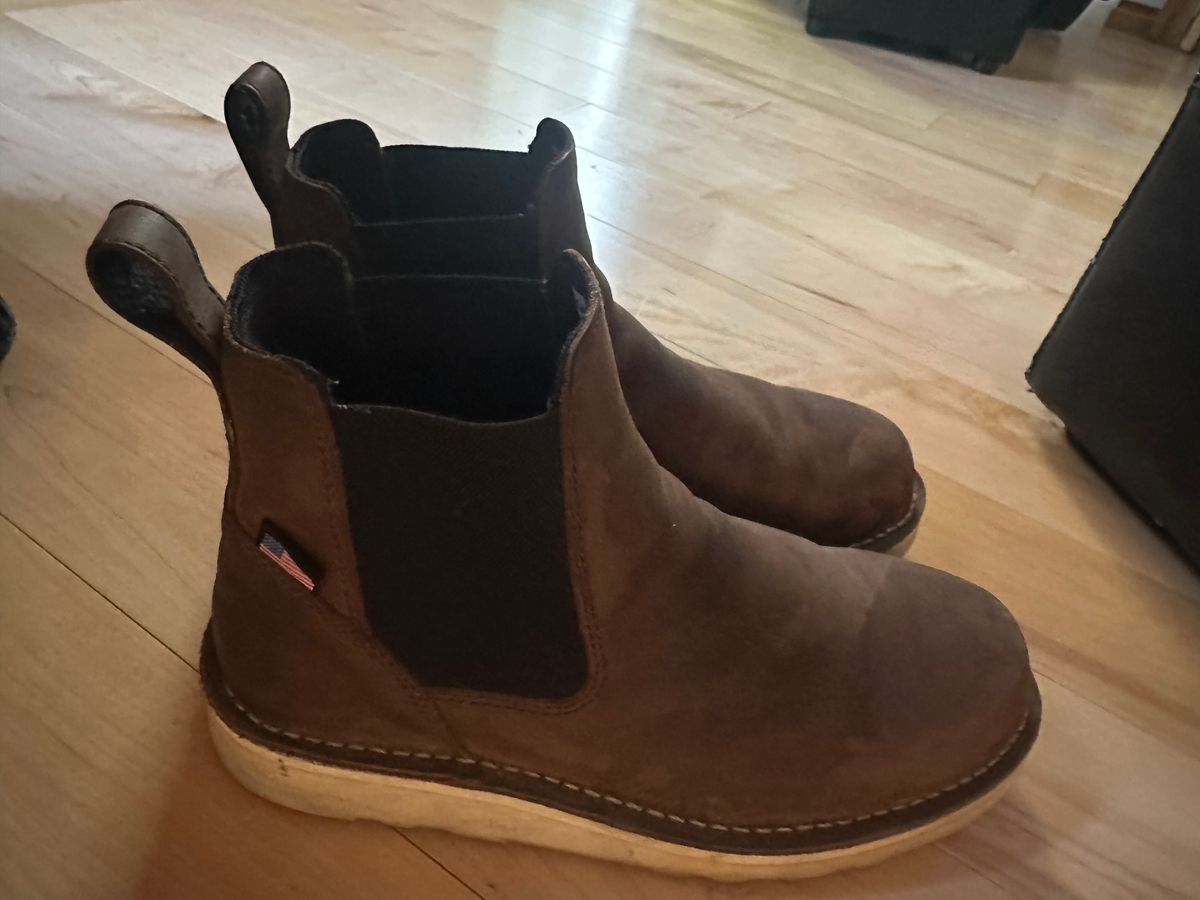 Photo by Clarsenoffroad on July 8, 2025 of the Danner Bull Run Chelsea in Brown Full Grain.
