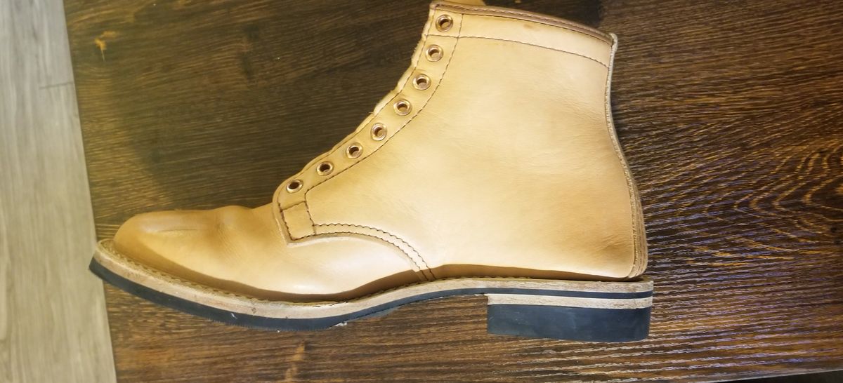 Photo by kungfubeach on April 24, 2021 of the Wesco Johannes in Horween Natural Essex.