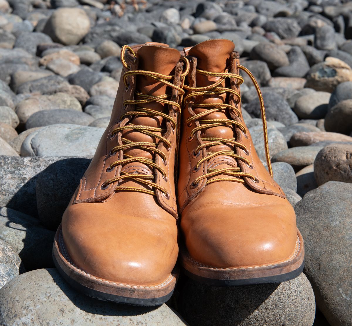 Photo by kungfubeach on September 26, 2025 of the Wesco Johannes in Horween Natural Essex.