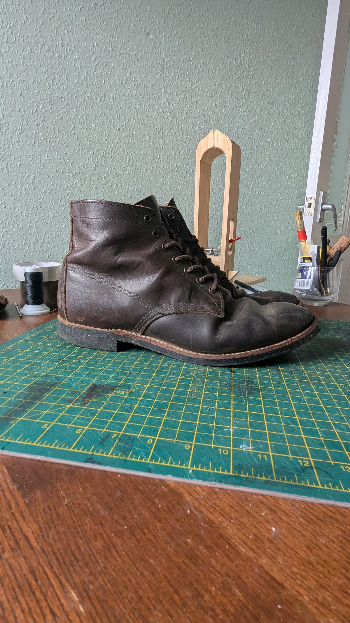 Photo by swoob on October 1, 2025 of the Red Wing Merchant in S.B. Foot Ebony Harness.