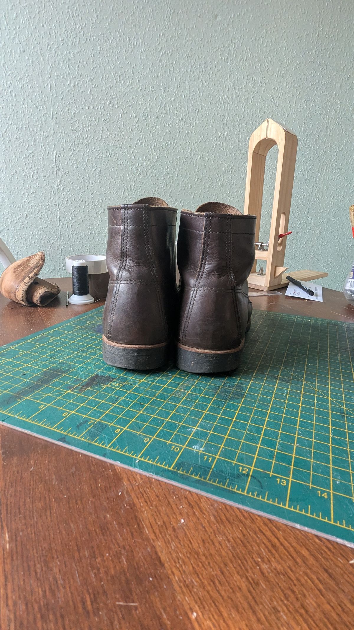 Photo by swoob on October 1, 2025 of the Red Wing Merchant in S.B. Foot Ebony Harness.