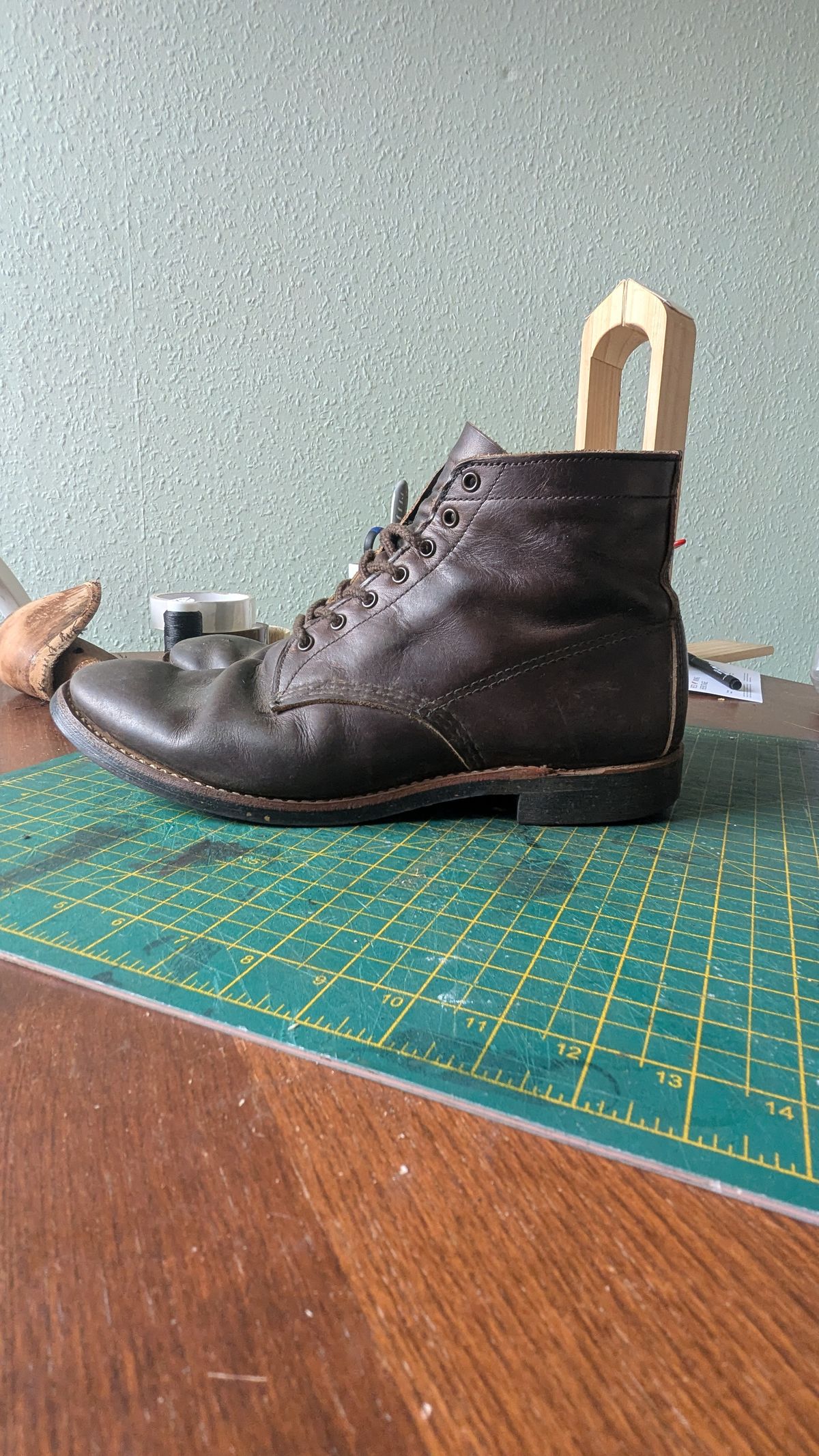 Photo by swoob on October 1, 2025 of the Red Wing Merchant in S.B. Foot Ebony Harness.