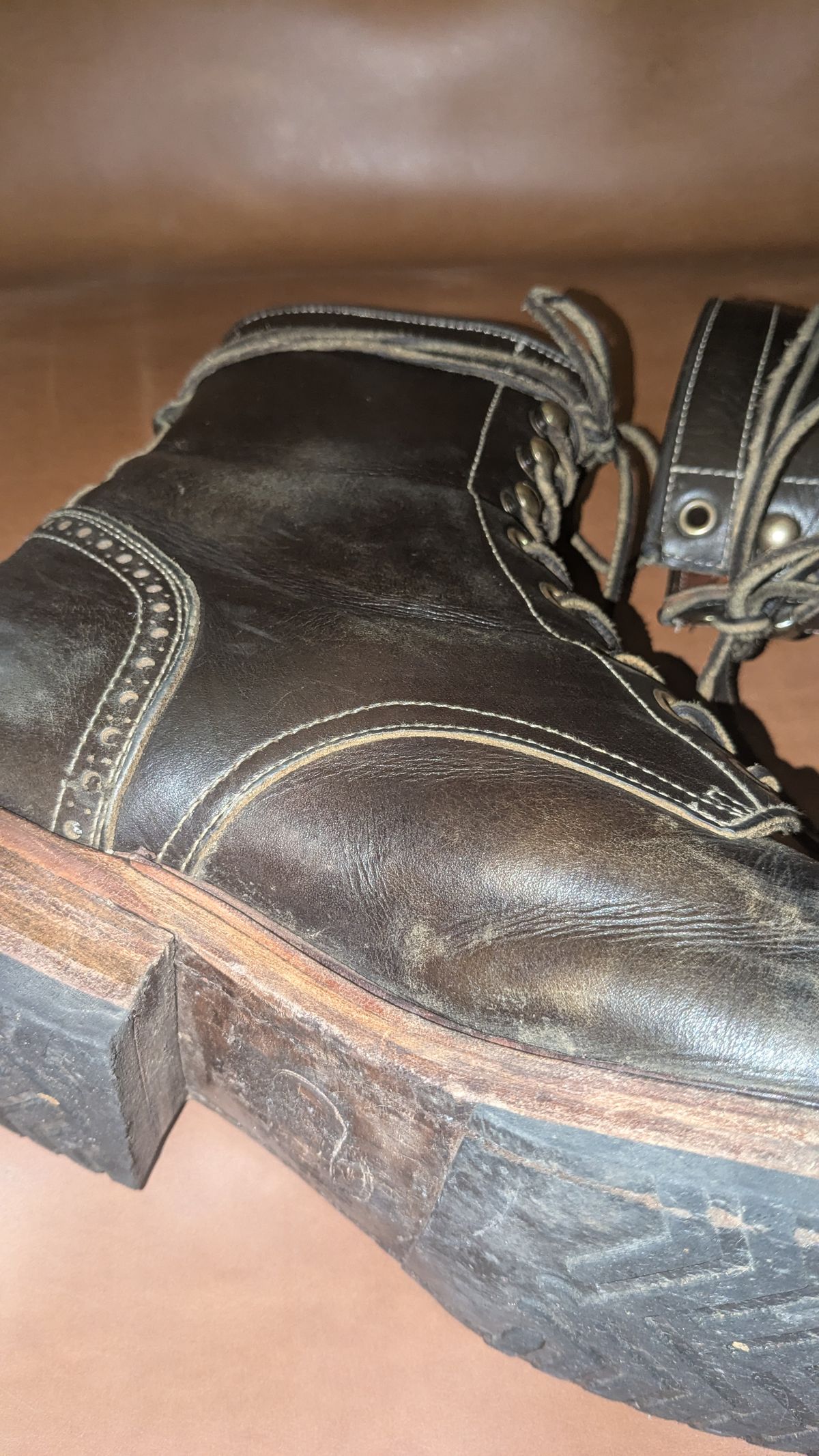 Photo by swoob on December 2, 2024 of the Bright Shoemakers Combat Boot in Olive Oil Veg Tan.