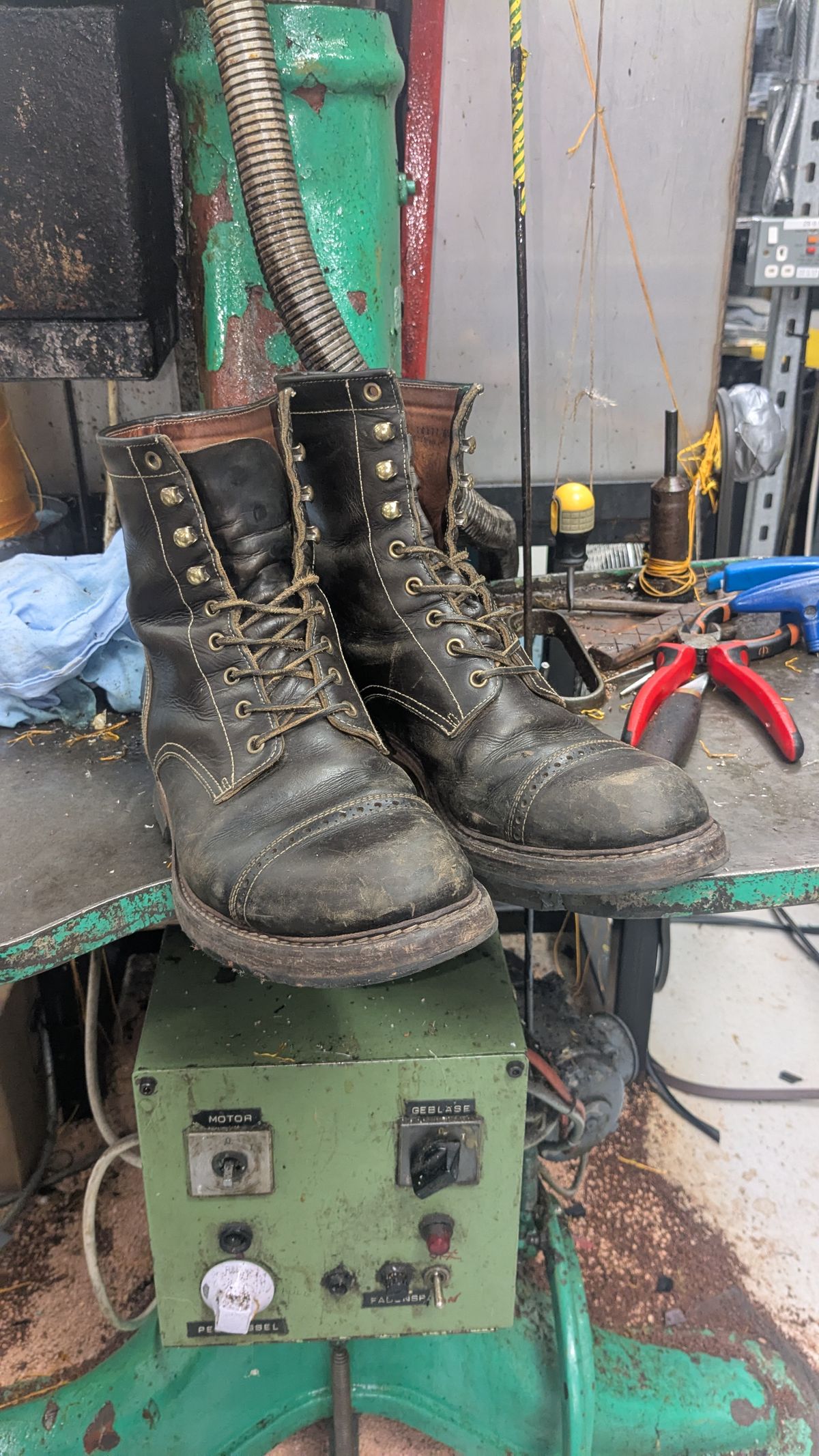 Photo by swoob on February 19, 2025 of the Bright Shoemakers Combat Boot in Olive Oil Veg Tan.