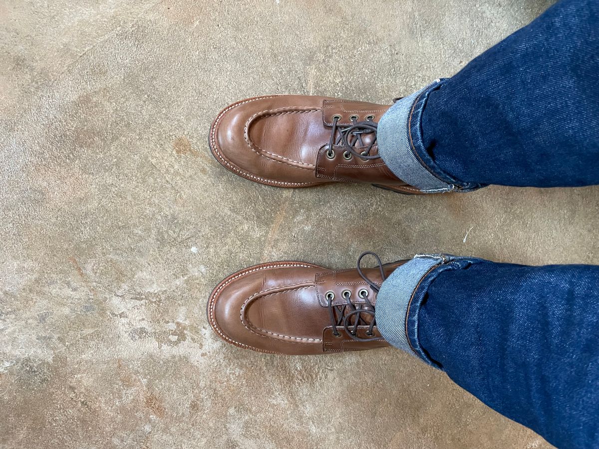 Photo by isaacbmorris on March 6, 2025 of the Grant Stone Brass Boot in Horween Natural Chromexcel.