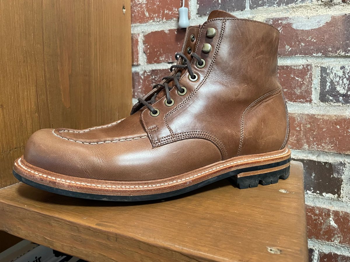 Photo by isaacbmorris on March 6, 2025 of the Grant Stone Brass Boot in Horween Natural Chromexcel.