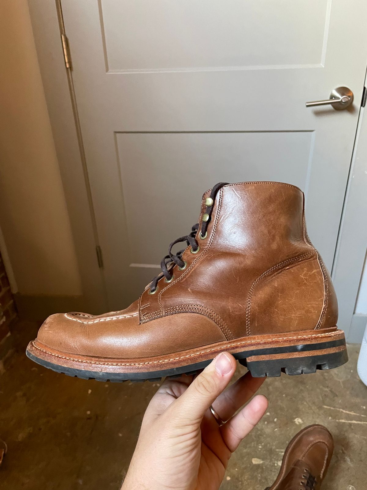 Photo by isaacbmorris on September 24, 2025 of the Grant Stone Brass Boot in Horween Natural Chromexcel.