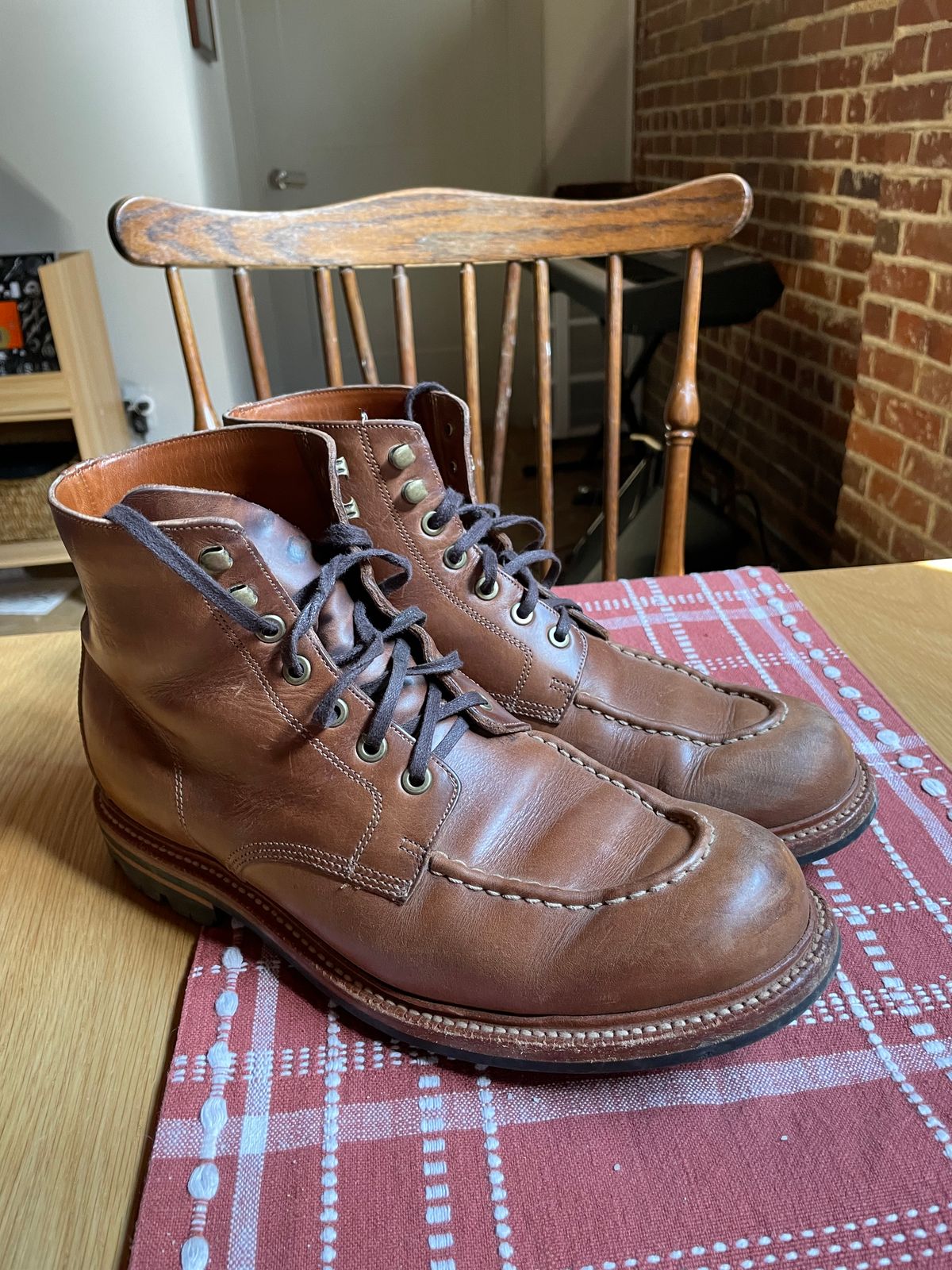 Photo by isaacbmorris on September 24, 2025 of the Grant Stone Brass Boot in Horween Natural Chromexcel.