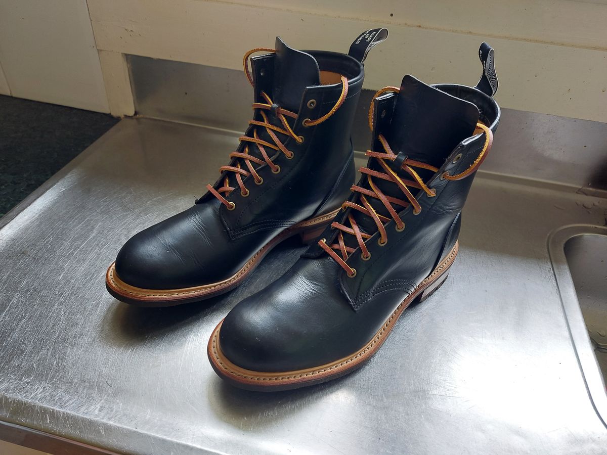 Photo by Wiseacre on April 6, 2024 of the R.M. Williams Rigger Commando in Horween Black Chromexcel.