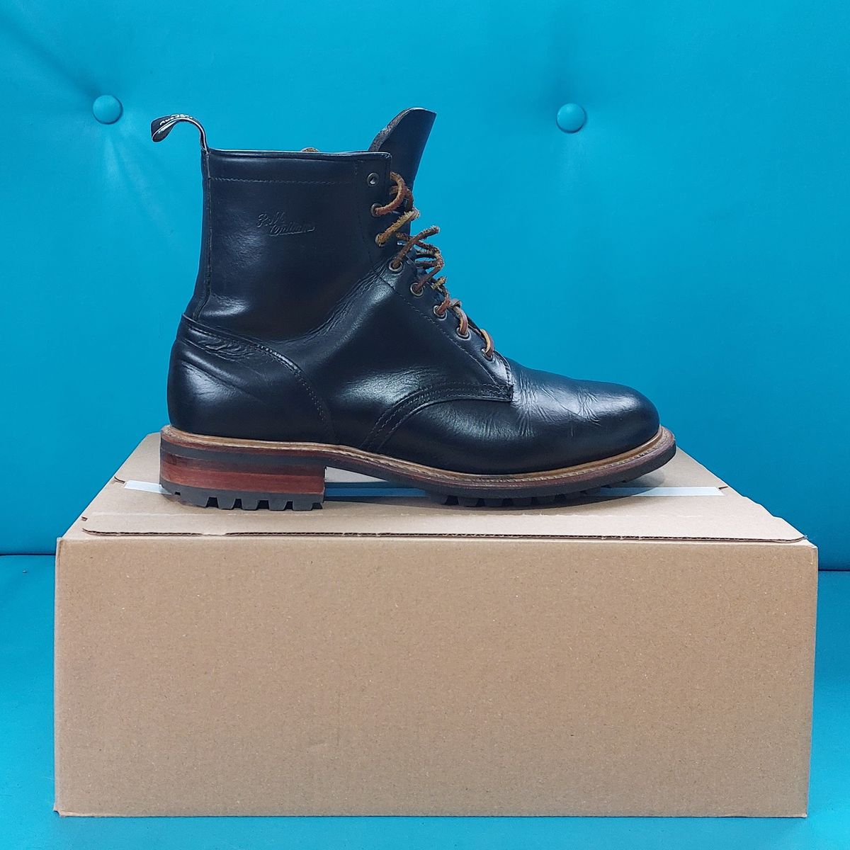 Photo by Wiseacre on April 26, 2024 of the R.M. Williams Rigger Commando in Horween Black Chromexcel.