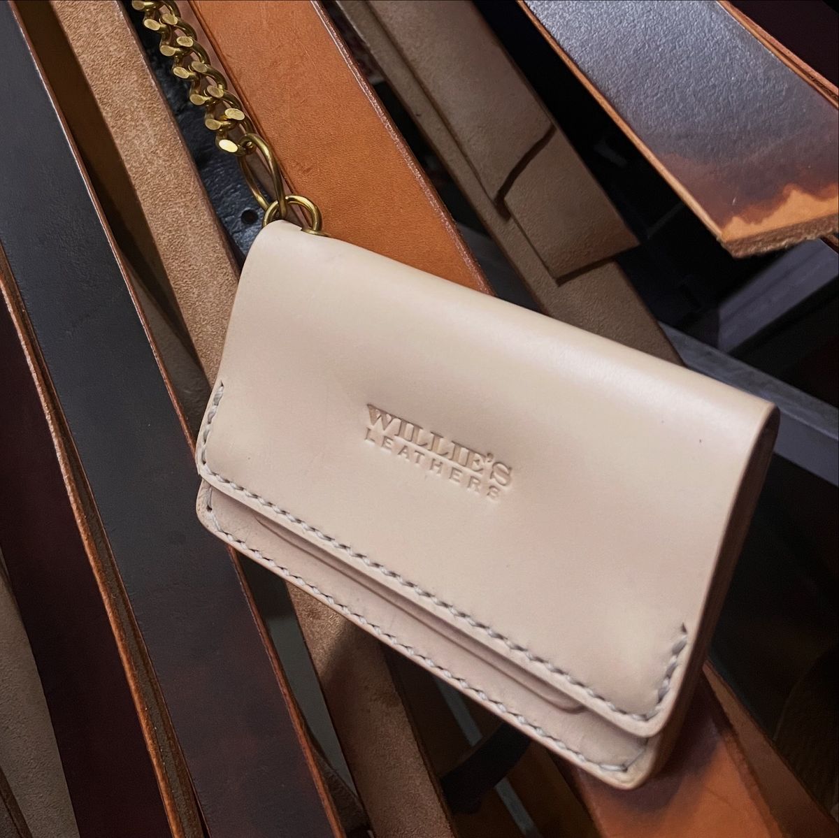 Photo by BiengerZ on October 1, 2025 of the Willie's Handmade Boots Willie's Leathers Lone Rider Wallet in Vegetable-tanned leather Natural.