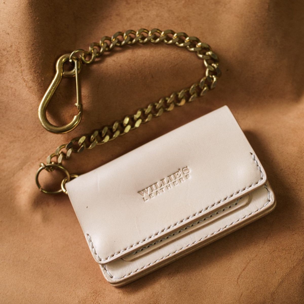 Photo by BiengerZ on October 1, 2025 of the Willie's Handmade Boots Willie's Leathers Lone Rider Wallet in Vegetable-tanned leather Natural.