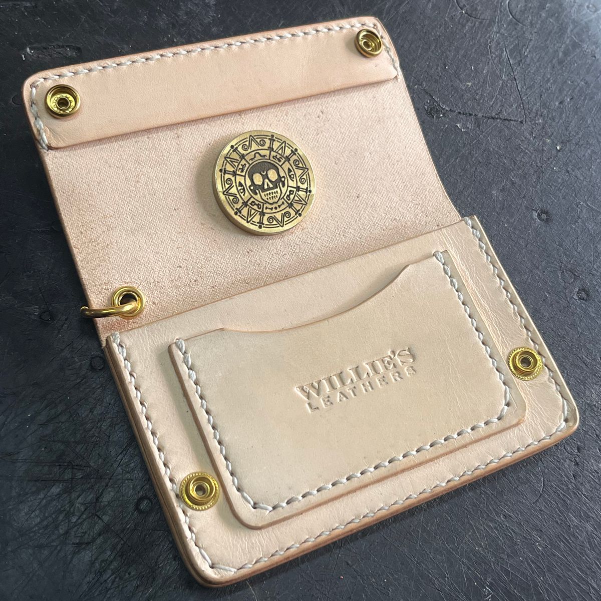 Photo by BiengerZ on September 23, 2025 of the Willie's Handmade Boots Willie's Leathers Lone Rider Wallet in Vegetable-tanned leather Natural.
