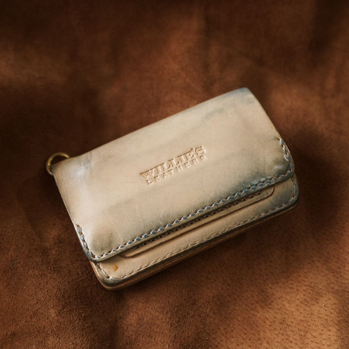 Photo by BiengerZ on November 3, 2025 of the Willie's Handmade Boots Willie's Leathers Lone Rider Wallet in Vegetable-tanned leather Natural.