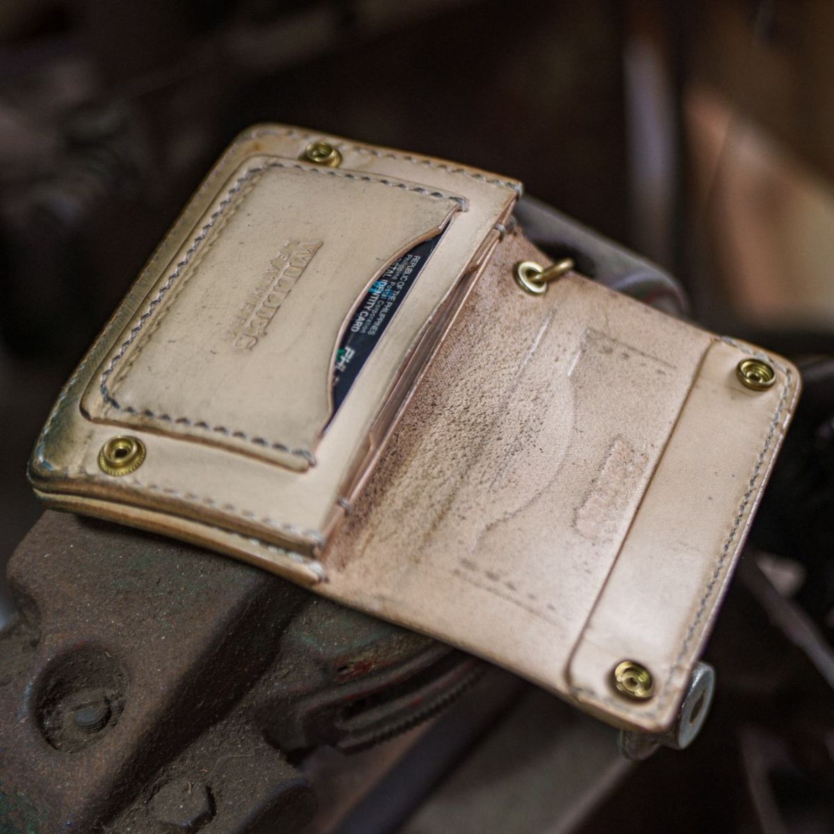 Photo by BiengerZ on February 2, 2026 of the Willie's Handmade Boots Willie's Leathers Lone Rider Wallet in Vegetable-tanned leather Natural.