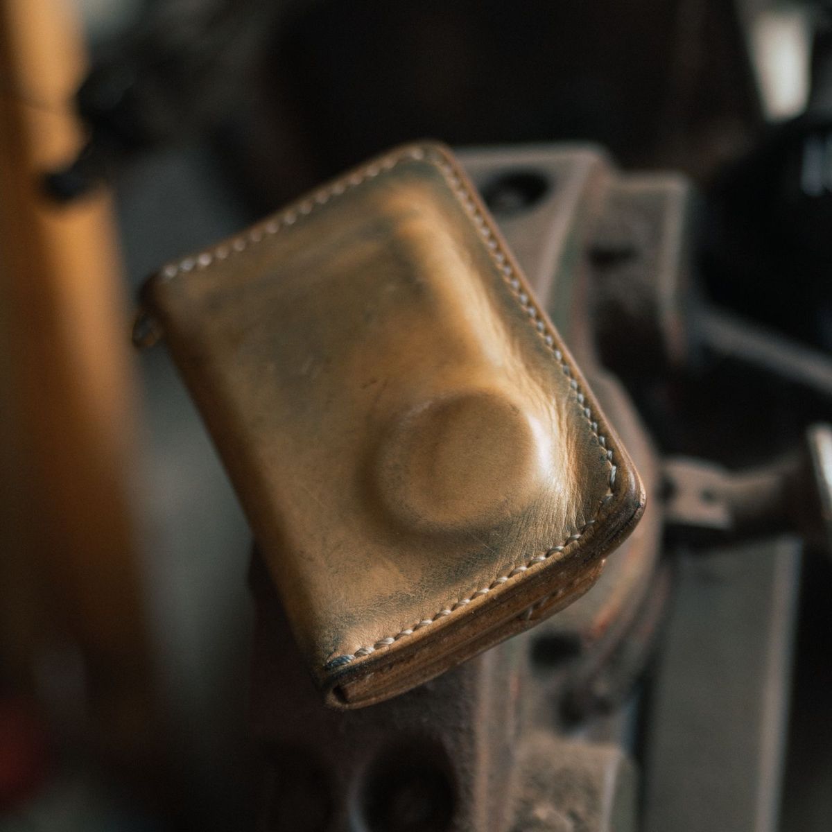 Photo by BiengerZ on March 2, 2026 of the Willie's Handmade Boots Willie's Leathers Lone Rider Wallet in Vegetable-tanned leather Natural.