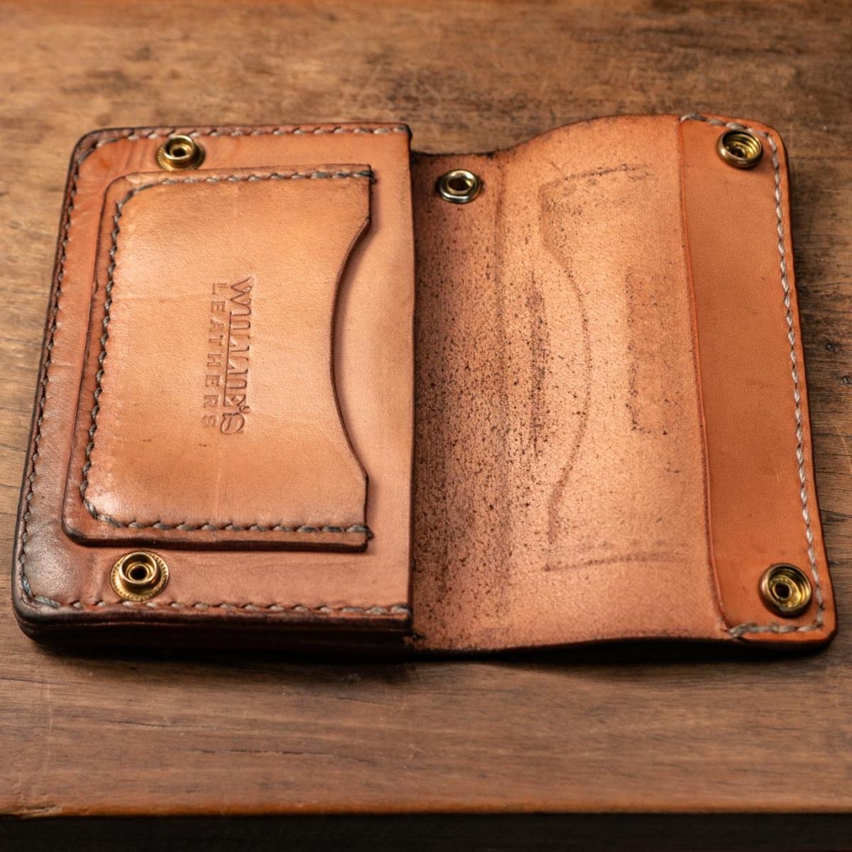Photo by BiengerZ on April 4, 2026 of the Willie's Handmade Boots Willie's Leathers Lone Rider Wallet in Vegetable-tanned leather Natural.