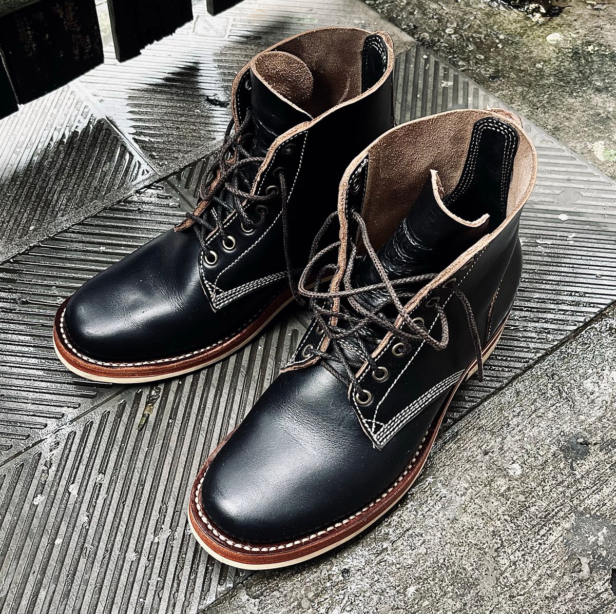 Photo by BiengerZ on September 1, 2025 of the Willie's Handmade Boots Boondocker in Horween Black Chromexcel.